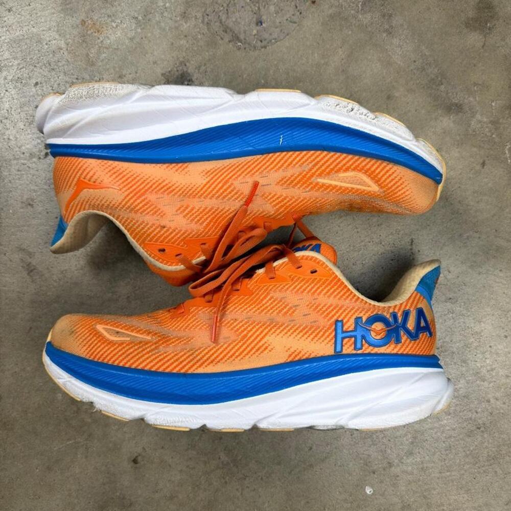 Hoka one one clifton 9 Sz 10 2E (Wide) Orange Blue